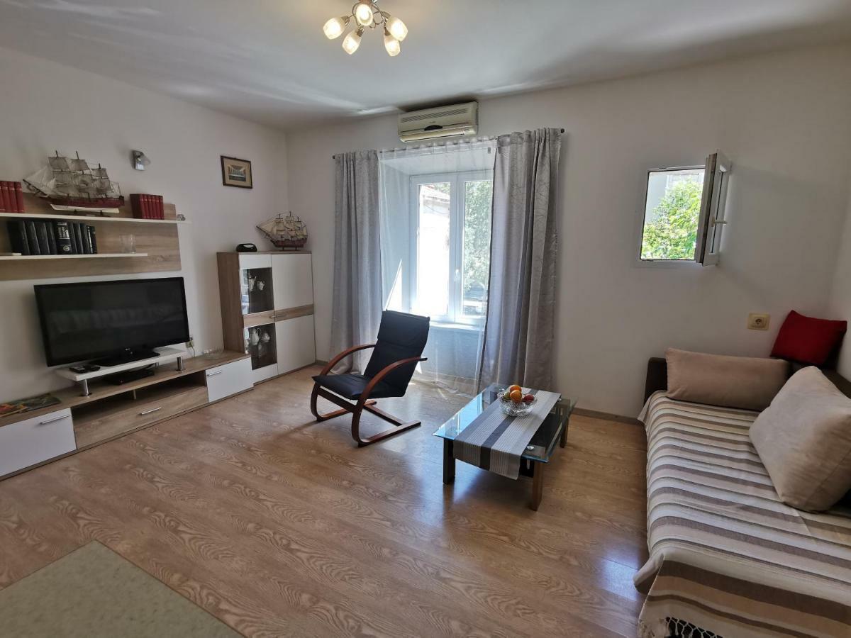 Big And Spacious Apartment In The Heart Of Оміш Екстер'єр фото