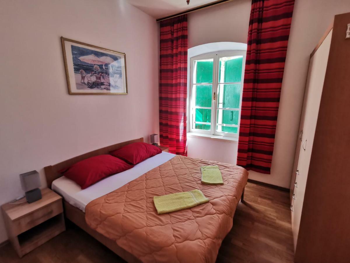 Big And Spacious Apartment In The Heart Of Оміш Екстер'єр фото